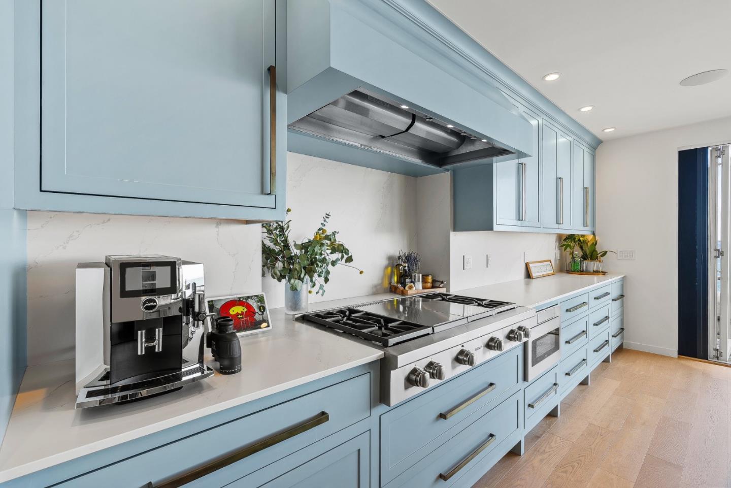 Detail Gallery Image 13 of 81 For 108 Grove Ln, Capitola,  CA 95010 - 4 Beds | 4/1 Baths