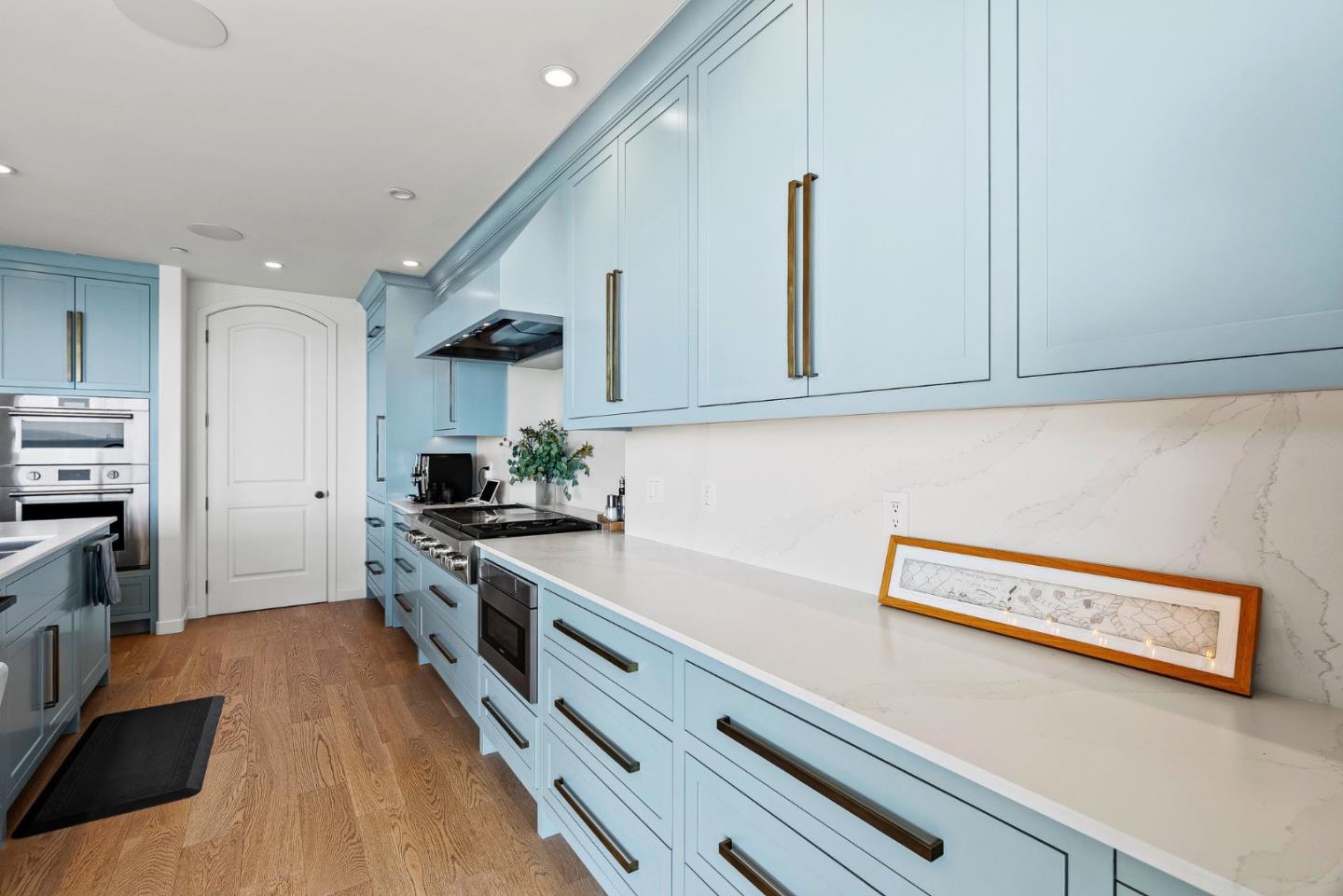 Detail Gallery Image 14 of 81 For 108 Grove Ln, Capitola,  CA 95010 - 4 Beds | 4/1 Baths