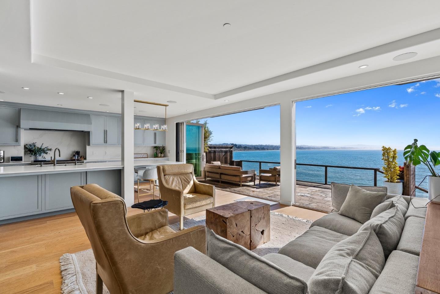 Detail Gallery Image 17 of 81 For 108 Grove Ln, Capitola,  CA 95010 - 4 Beds | 4/1 Baths