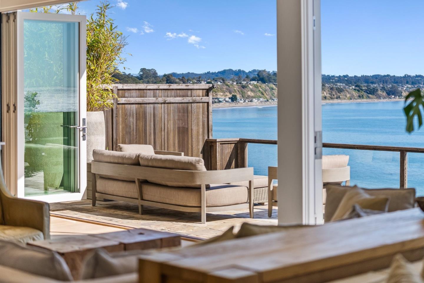 Detail Gallery Image 18 of 81 For 108 Grove Ln, Capitola,  CA 95010 - 4 Beds | 4/1 Baths