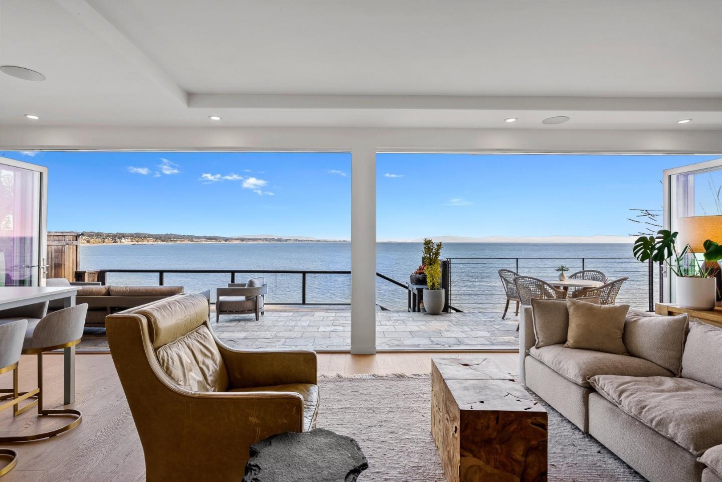Detail Gallery Image 19 of 81 For 108 Grove Ln, Capitola,  CA 95010 - 4 Beds | 4/1 Baths