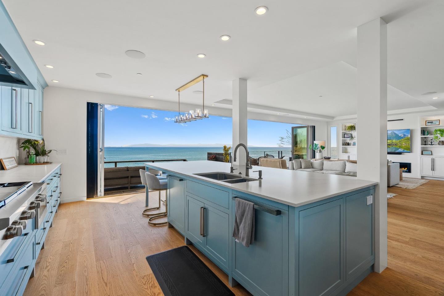 Detail Gallery Image 2 of 81 For 108 Grove Ln, Capitola,  CA 95010 - 4 Beds | 4/1 Baths