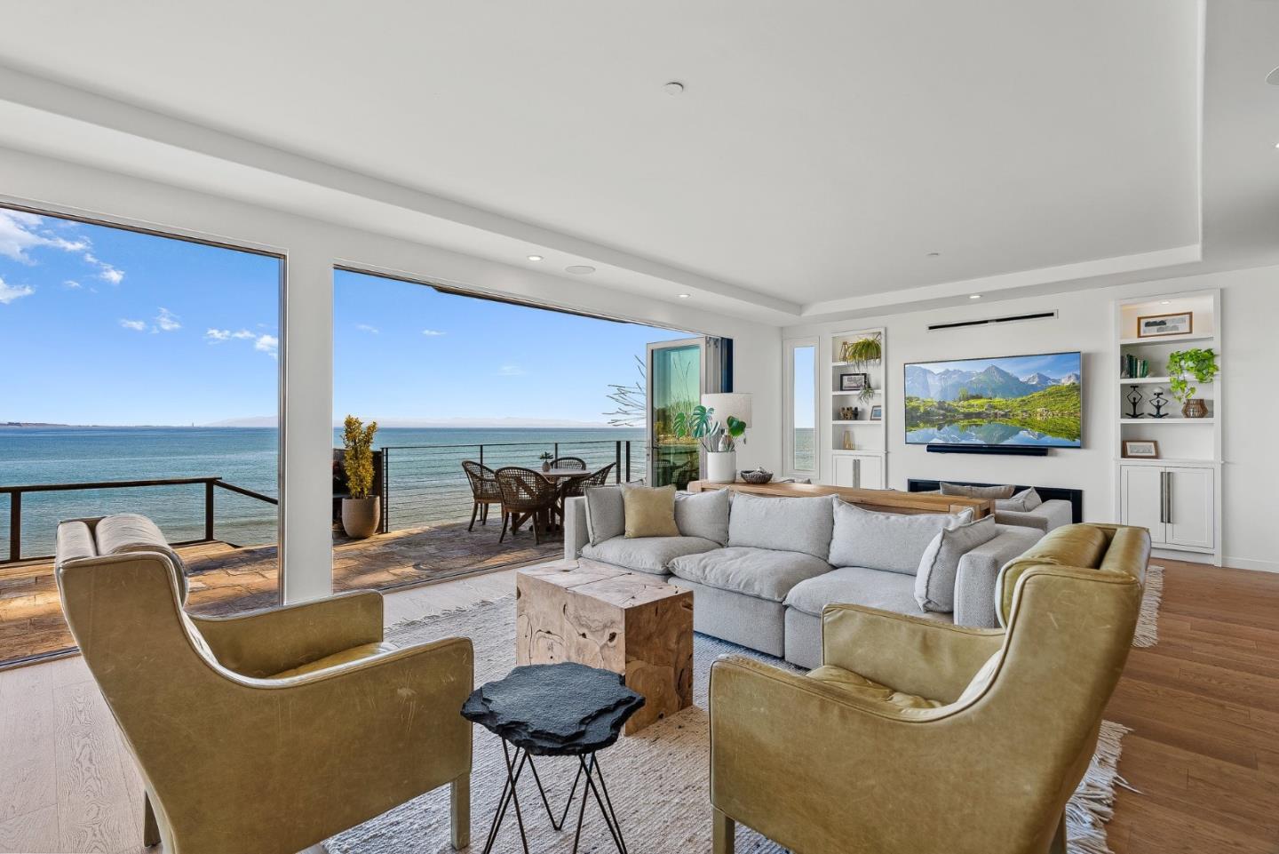 Detail Gallery Image 21 of 81 For 108 Grove Ln, Capitola,  CA 95010 - 4 Beds | 4/1 Baths