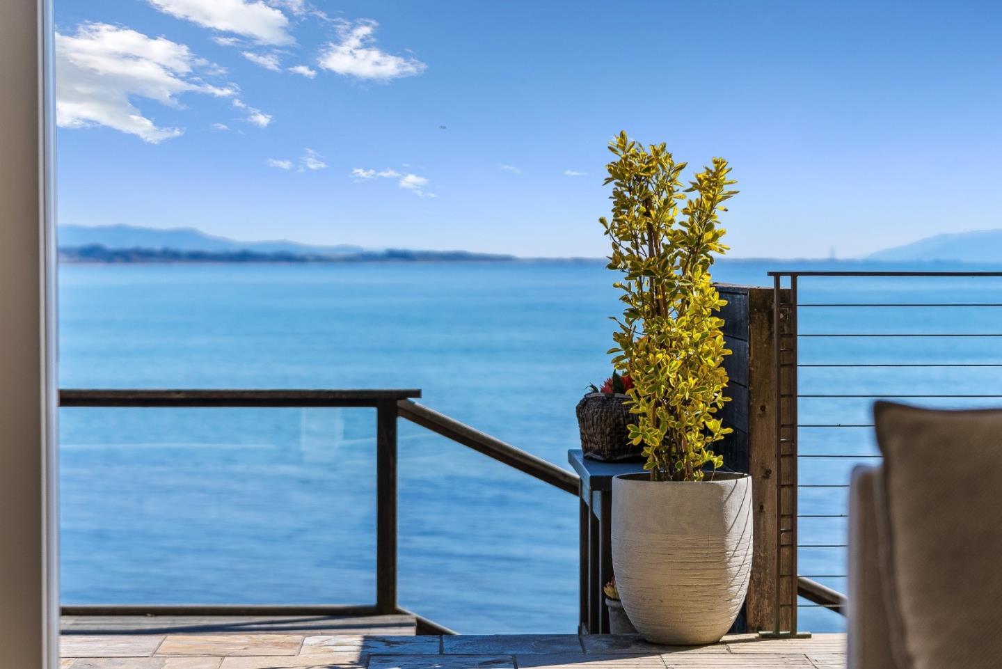 Detail Gallery Image 22 of 81 For 108 Grove Ln, Capitola,  CA 95010 - 4 Beds | 4/1 Baths