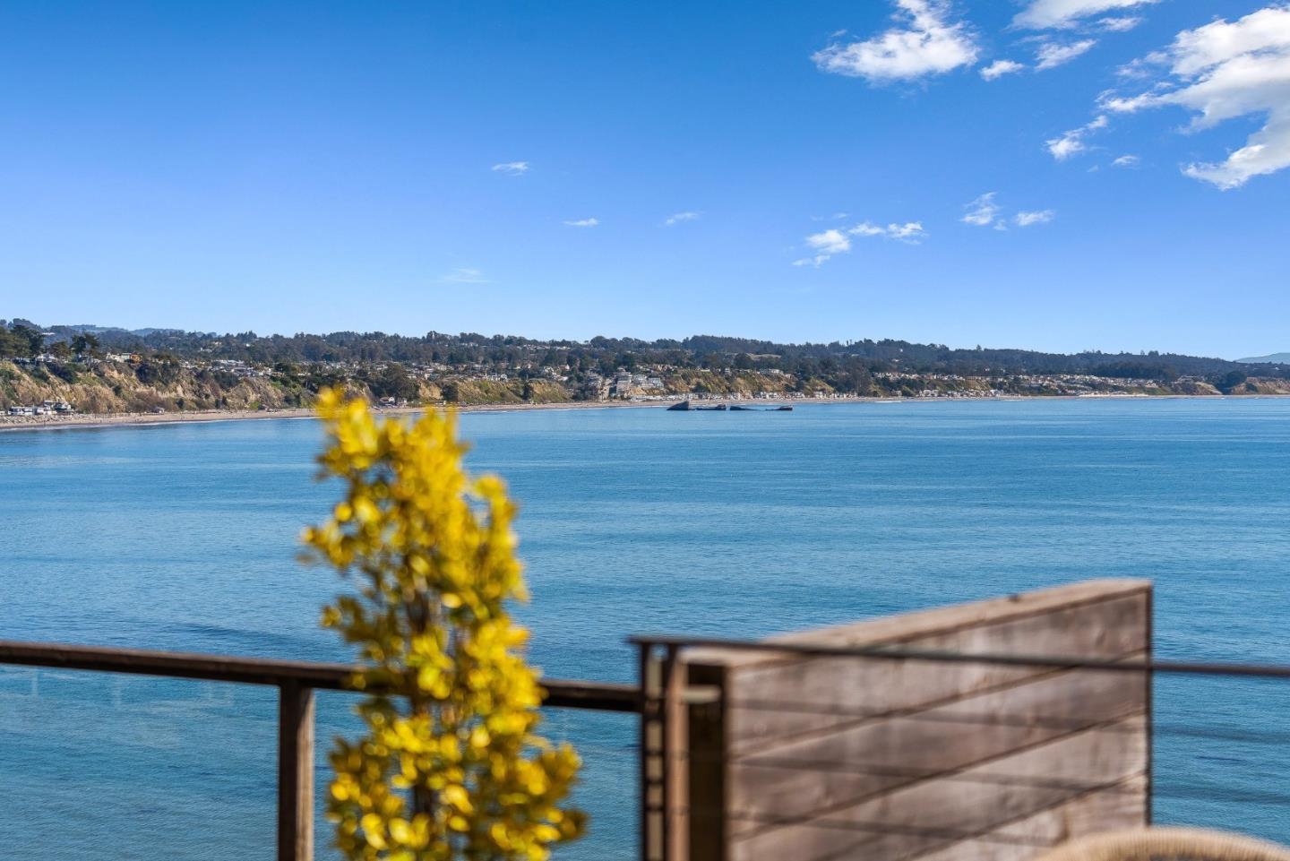 Detail Gallery Image 23 of 81 For 108 Grove Ln, Capitola,  CA 95010 - 4 Beds | 4/1 Baths
