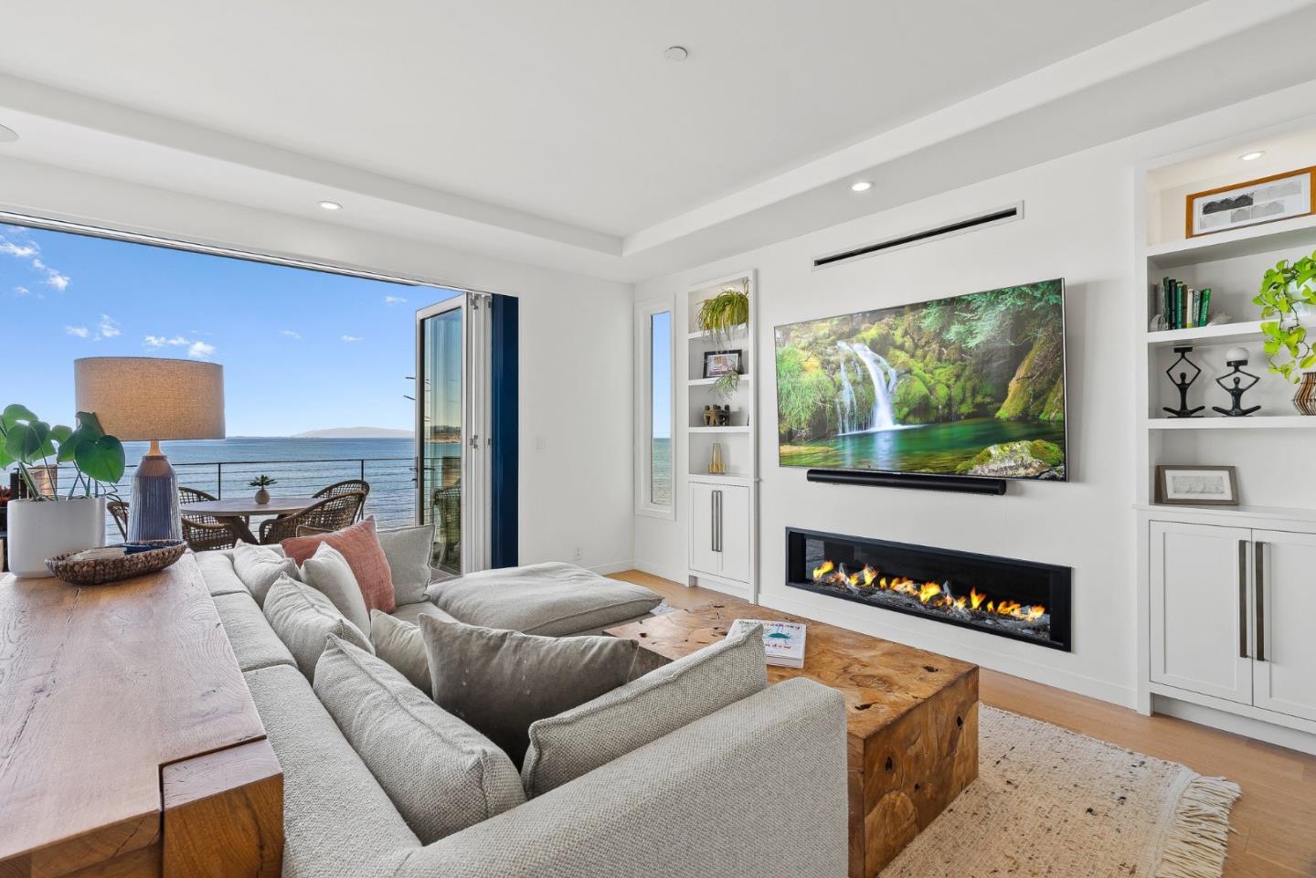 Detail Gallery Image 29 of 81 For 108 Grove Ln, Capitola,  CA 95010 - 4 Beds | 4/1 Baths