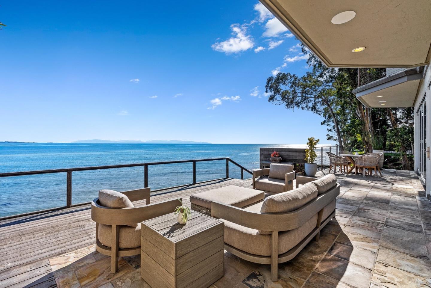 Detail Gallery Image 37 of 81 For 108 Grove Ln, Capitola,  CA 95010 - 4 Beds | 4/1 Baths