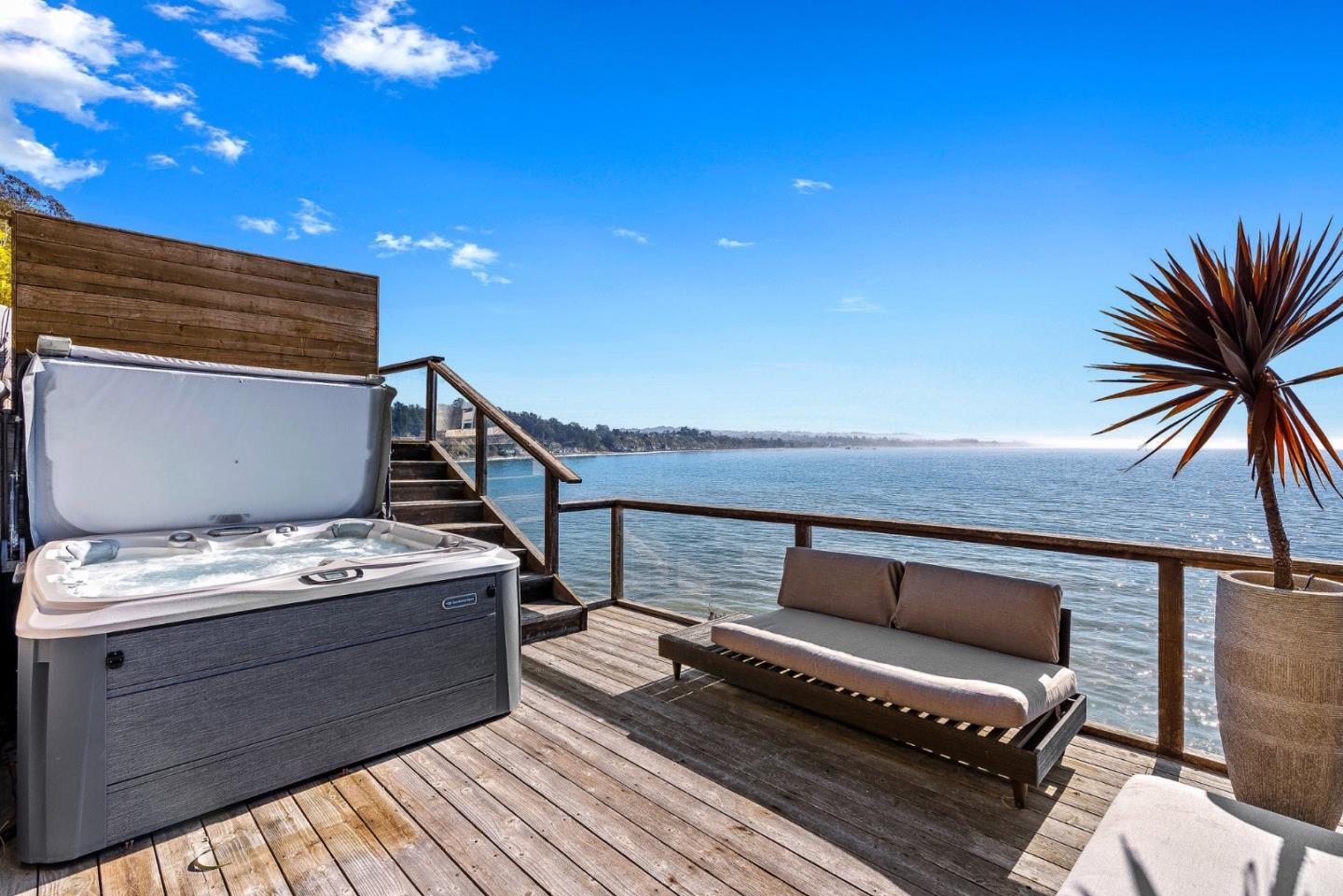 Detail Gallery Image 43 of 81 For 108 Grove Ln, Capitola,  CA 95010 - 4 Beds | 4/1 Baths