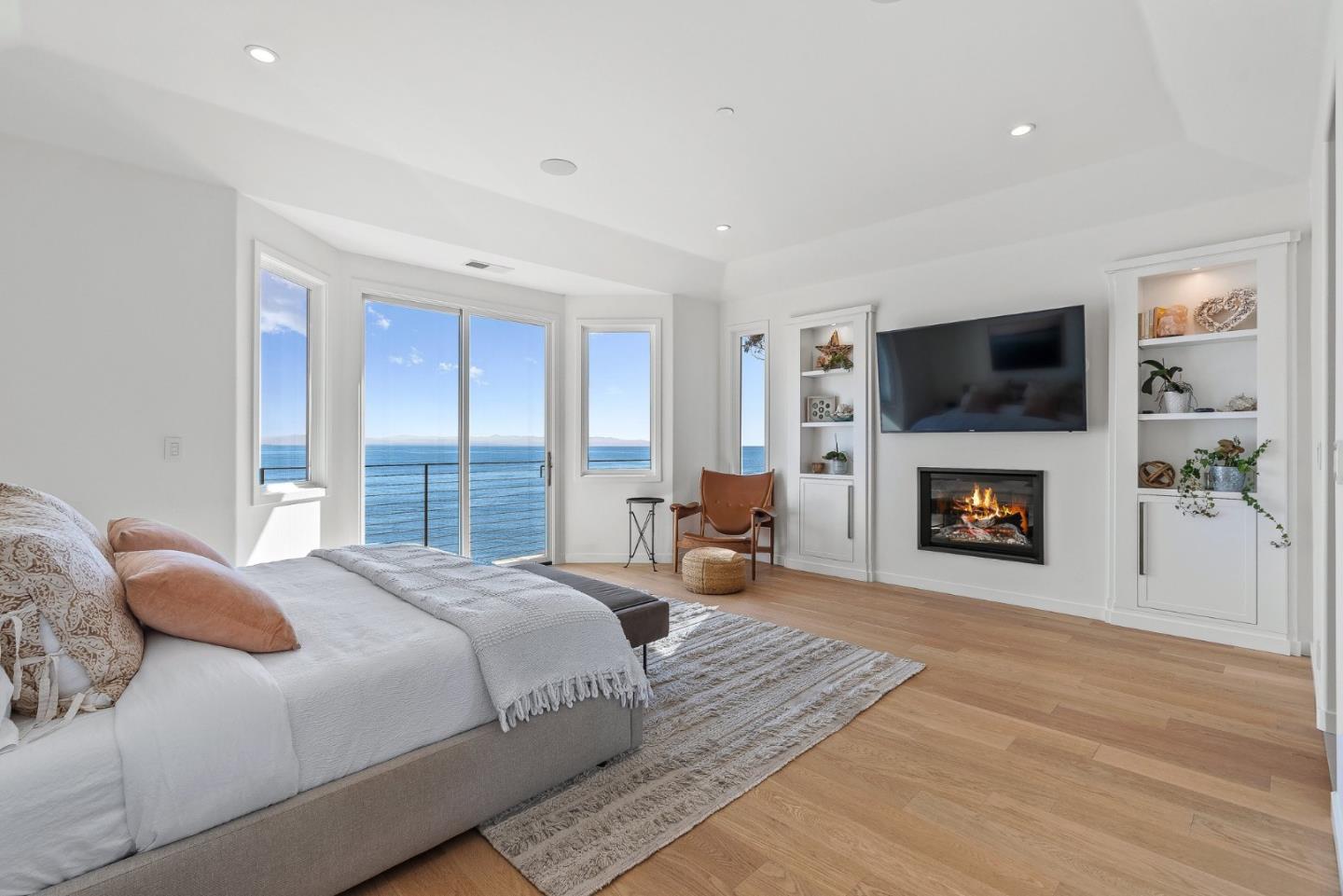 Detail Gallery Image 46 of 81 For 108 Grove Ln, Capitola,  CA 95010 - 4 Beds | 4/1 Baths