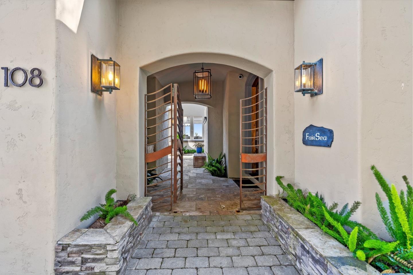 Detail Gallery Image 5 of 81 For 108 Grove Ln, Capitola,  CA 95010 - 4 Beds | 4/1 Baths
