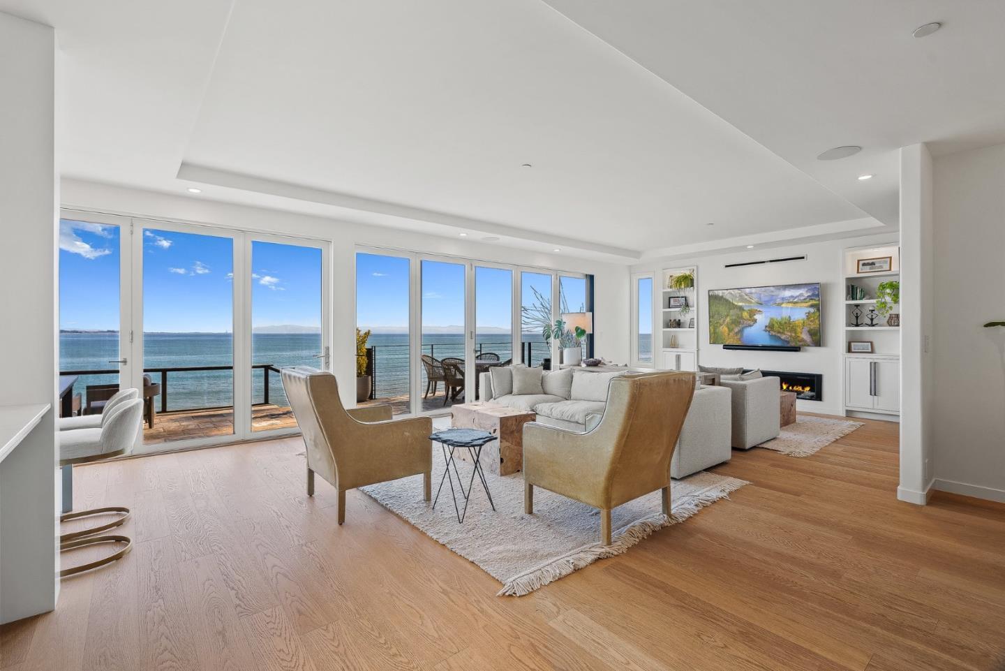 Detail Gallery Image 9 of 81 For 108 Grove Ln, Capitola,  CA 95010 - 4 Beds | 4/1 Baths