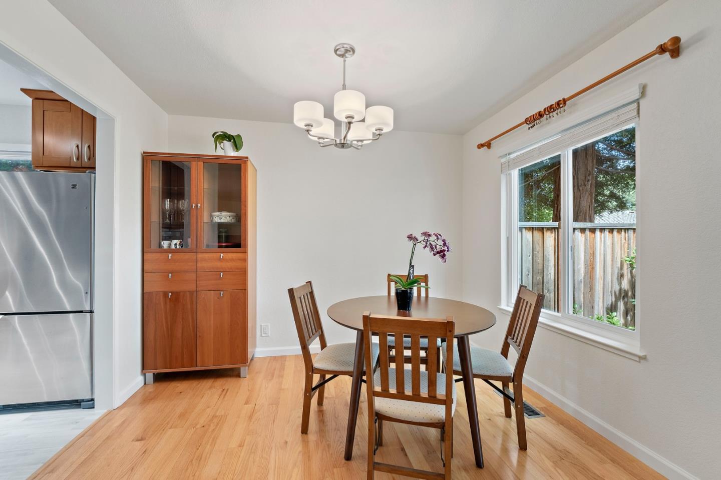 Detail Gallery Image 10 of 38 For 987 Lane Ave #6,  Mountain View,  CA 94040 - 3 Beds | 2/1 Baths