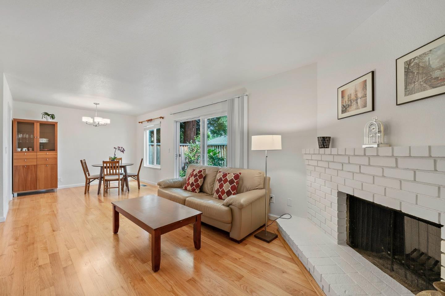 Detail Gallery Image 13 of 38 For 987 Lane Ave #6,  Mountain View,  CA 94040 - 3 Beds | 2/1 Baths