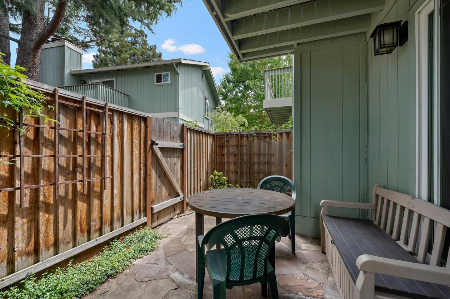 Detail Gallery Image 14 of 38 For 987 Lane Ave #6,  Mountain View,  CA 94040 - 3 Beds | 2/1 Baths