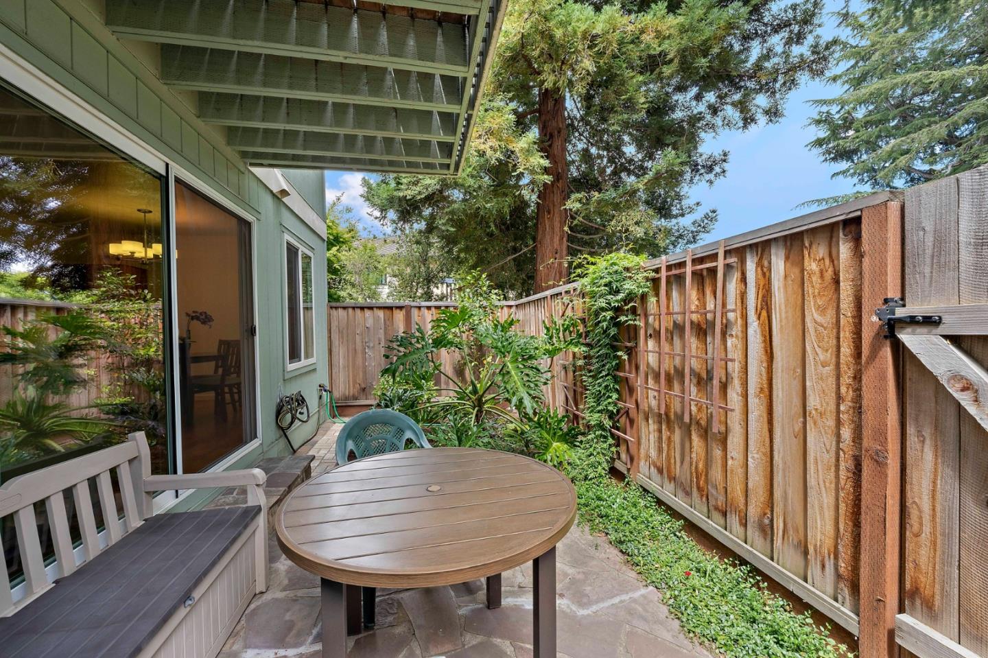 Detail Gallery Image 15 of 38 For 987 Lane Ave #6,  Mountain View,  CA 94040 - 3 Beds | 2/1 Baths
