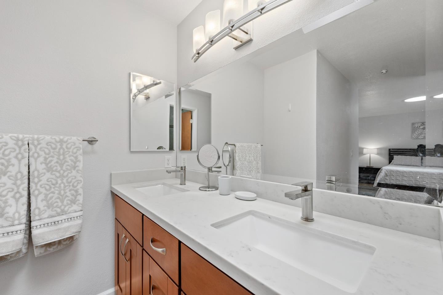 Detail Gallery Image 30 of 38 For 987 Lane Ave #6,  Mountain View,  CA 94040 - 3 Beds | 2/1 Baths