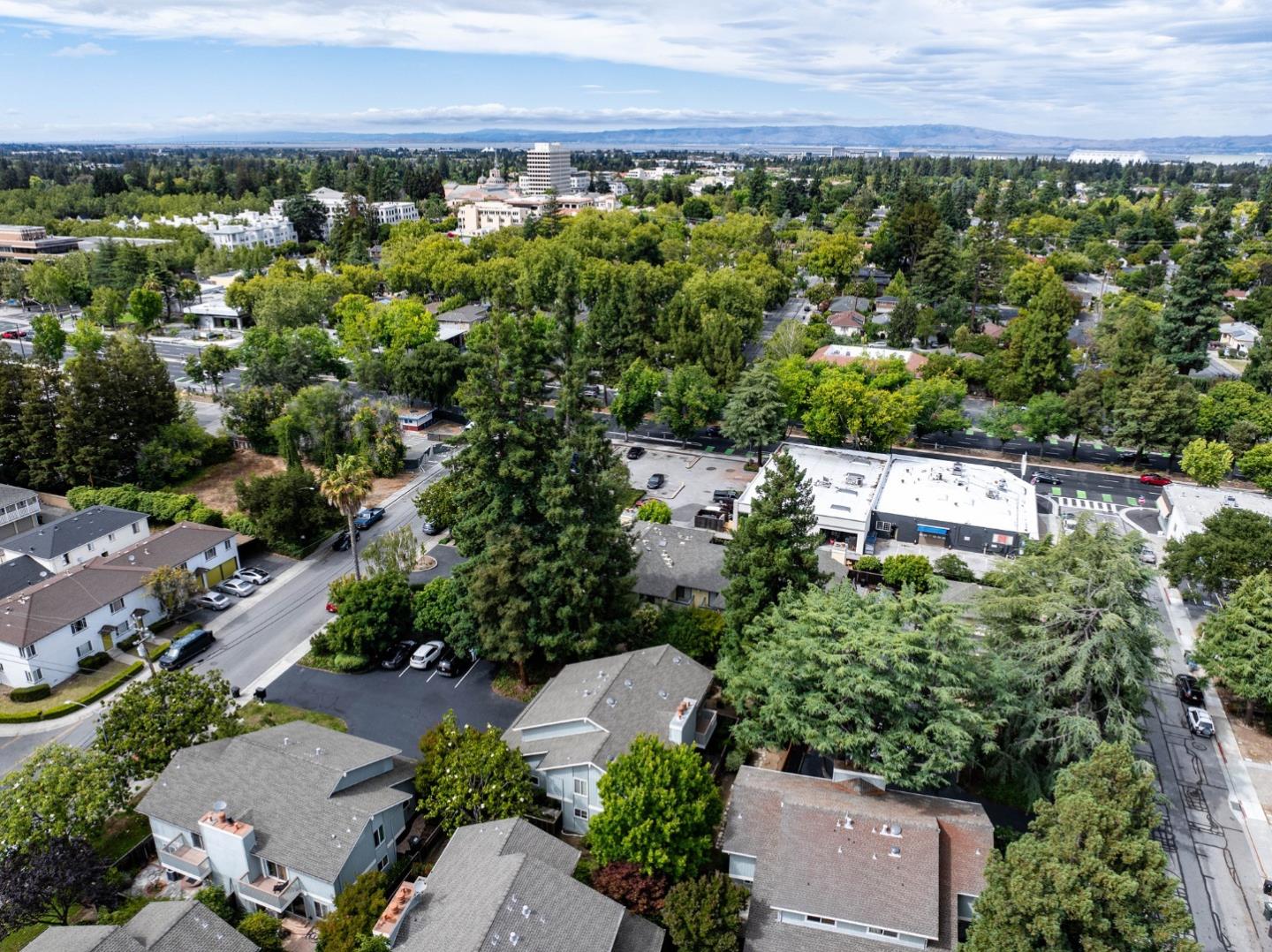 Detail Gallery Image 35 of 38 For 987 Lane Ave #6,  Mountain View,  CA 94040 - 3 Beds | 2/1 Baths