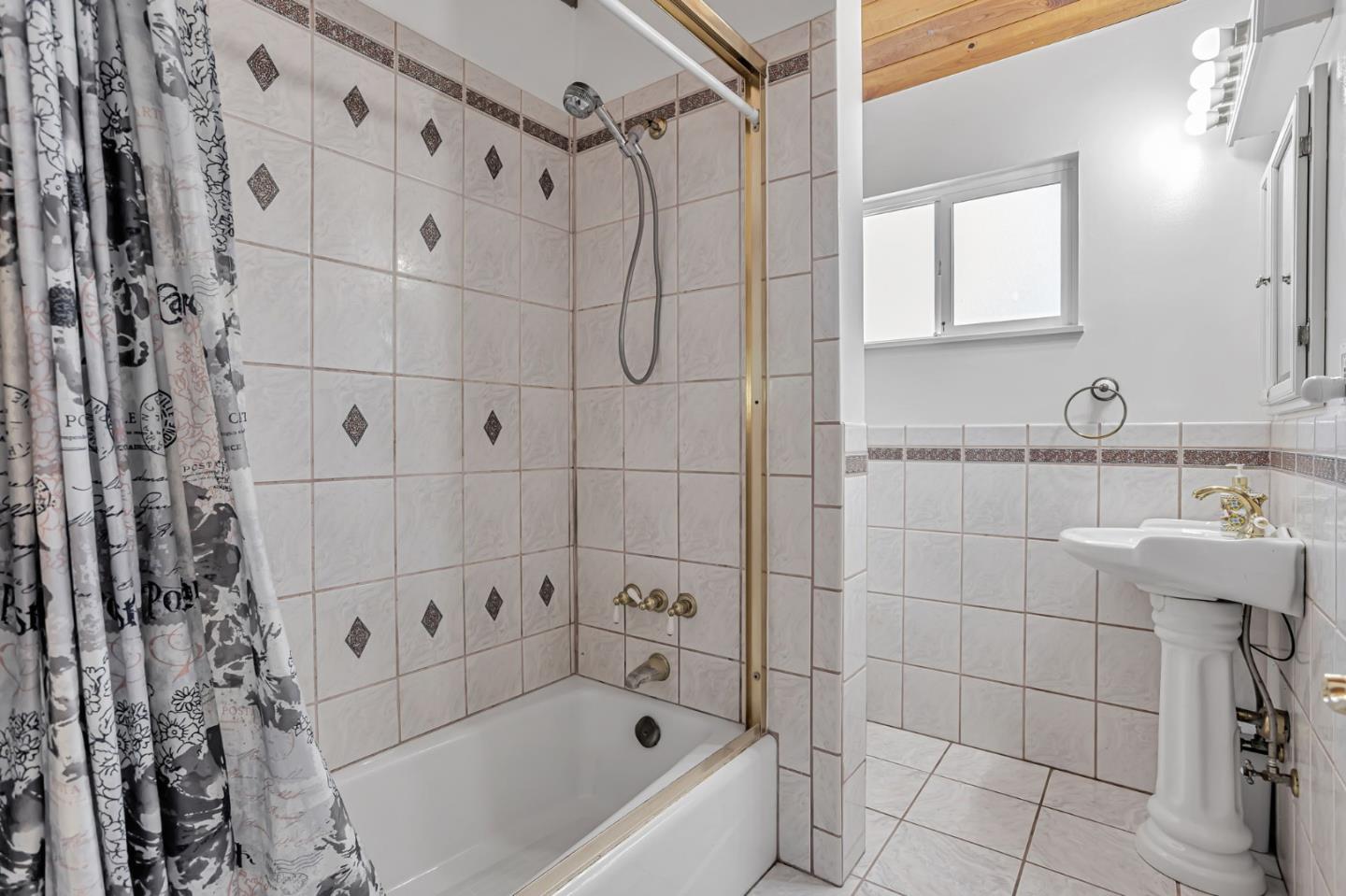 Detail Gallery Image 25 of 45 For 3685 Howe Ct, Fremont,  CA 94538 - 3 Beds | 2/1 Baths