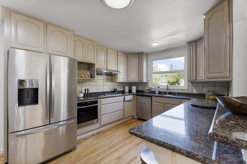 Detail Gallery Image 19 of 67 For 2150 Valparaiso Ave, Menlo Park,  CA 94025 - 3 Beds | 2 Baths
