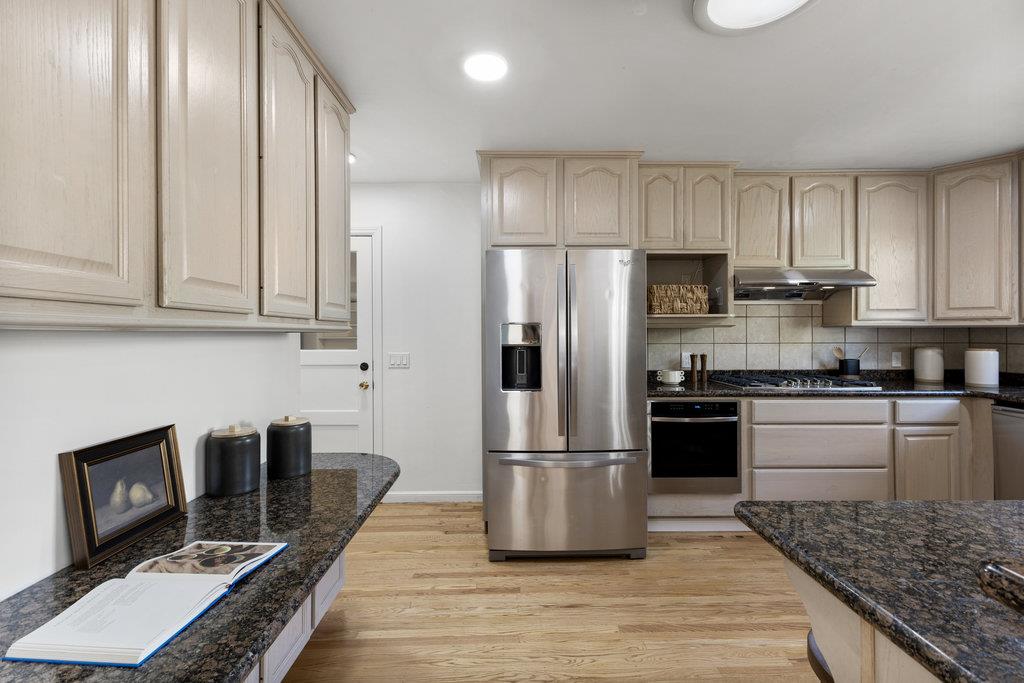 Detail Gallery Image 22 of 67 For 2150 Valparaiso Ave, Menlo Park,  CA 94025 - 3 Beds | 2 Baths