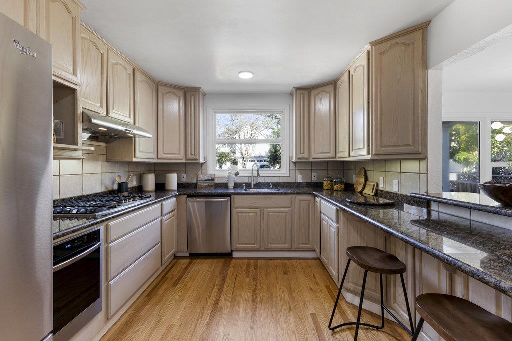 Detail Gallery Image 23 of 67 For 2150 Valparaiso Ave, Menlo Park,  CA 94025 - 3 Beds | 2 Baths