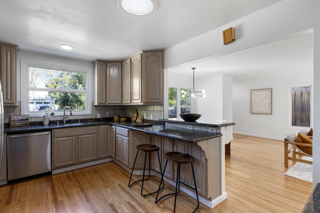 Detail Gallery Image 24 of 67 For 2150 Valparaiso Ave, Menlo Park,  CA 94025 - 3 Beds | 2 Baths