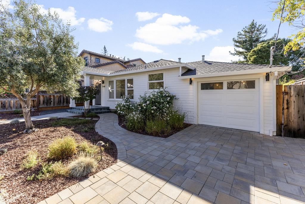 Detail Gallery Image 4 of 67 For 2150 Valparaiso Ave, Menlo Park,  CA 94025 - 3 Beds | 2 Baths