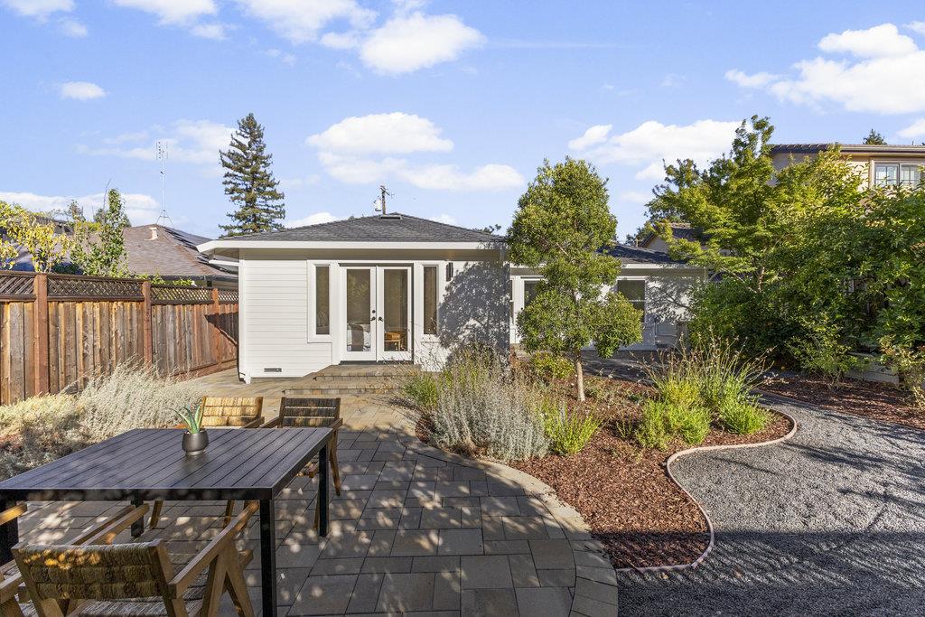 Detail Gallery Image 50 of 67 For 2150 Valparaiso Ave, Menlo Park,  CA 94025 - 3 Beds | 2 Baths
