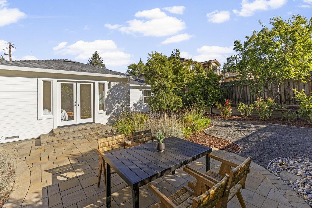 Detail Gallery Image 51 of 67 For 2150 Valparaiso Ave, Menlo Park,  CA 94025 - 3 Beds | 2 Baths