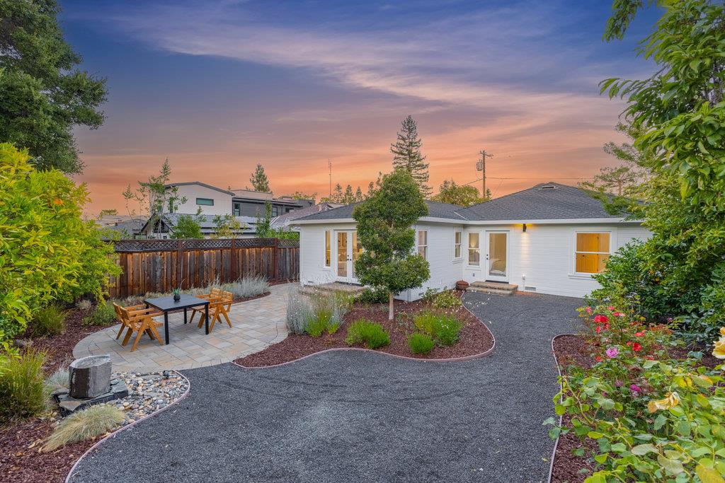 Detail Gallery Image 52 of 67 For 2150 Valparaiso Ave, Menlo Park,  CA 94025 - 3 Beds | 2 Baths
