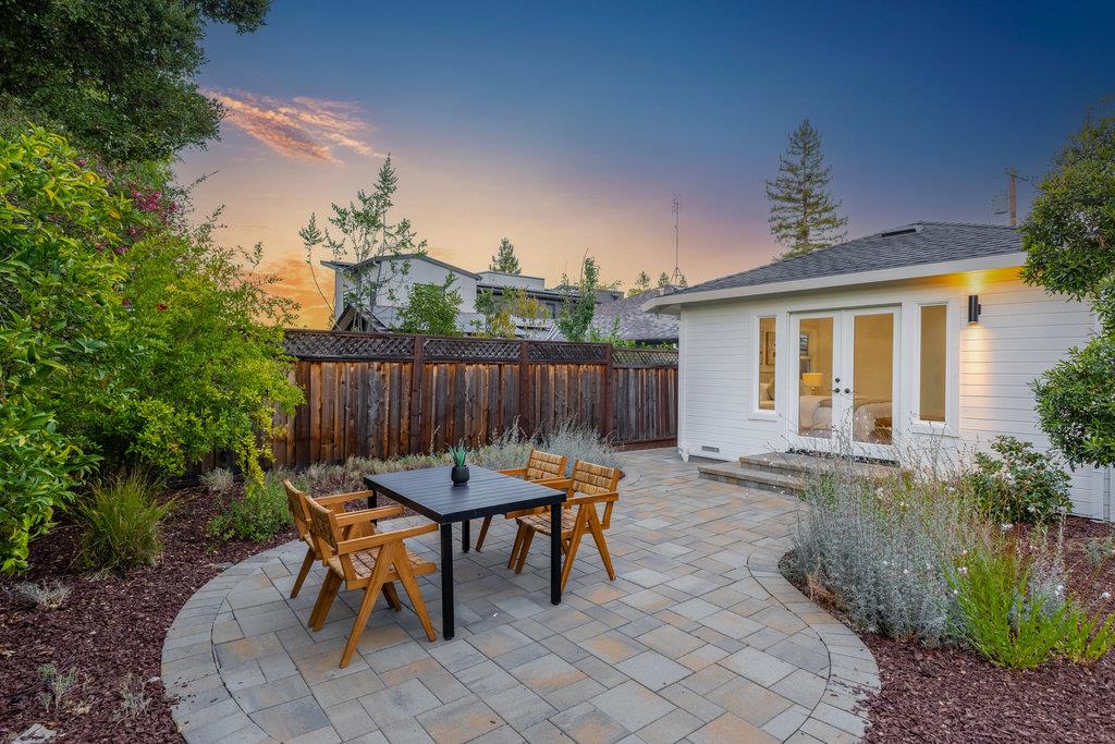 Detail Gallery Image 54 of 67 For 2150 Valparaiso Ave, Menlo Park,  CA 94025 - 3 Beds | 2 Baths