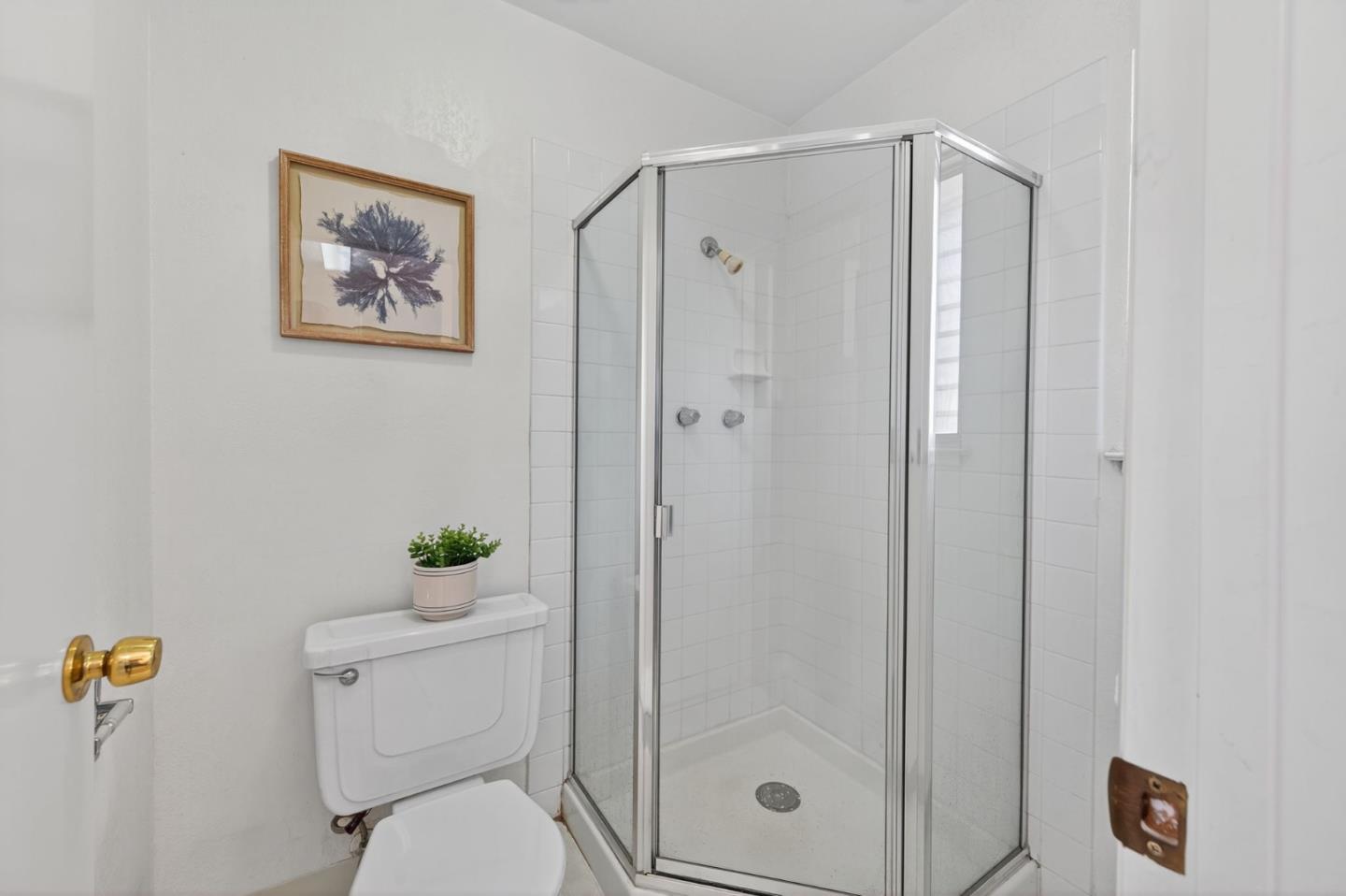 Detail Gallery Image 12 of 23 For 135 Lonetree Ct, Milpitas,  CA 95035 - 4 Beds | 2/1 Baths