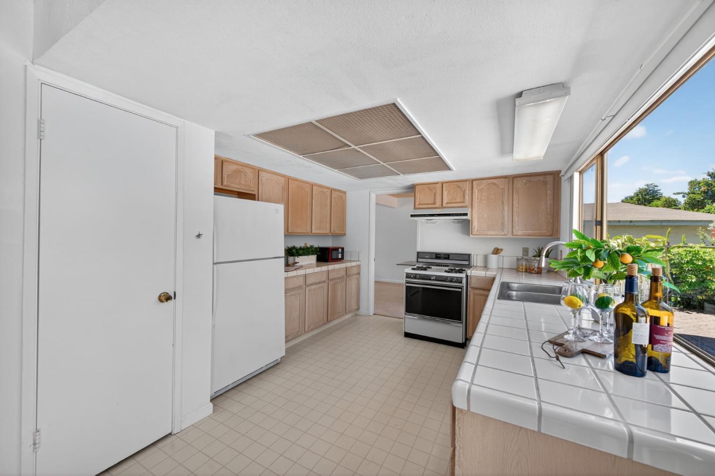 Detail Gallery Image 6 of 23 For 135 Lonetree Ct, Milpitas,  CA 95035 - 4 Beds | 2/1 Baths