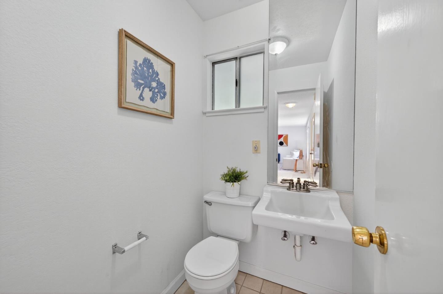 Detail Gallery Image 9 of 23 For 135 Lonetree Ct, Milpitas,  CA 95035 - 4 Beds | 2/1 Baths