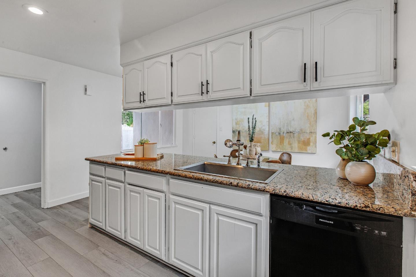 Detail Gallery Image 7 of 32 For 2860 Oakmont Dr, San Bruno,  CA 94066 - 4 Beds | 2 Baths