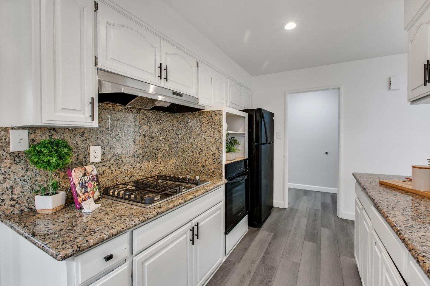 Detail Gallery Image 8 of 32 For 2860 Oakmont Dr, San Bruno,  CA 94066 - 4 Beds | 2 Baths