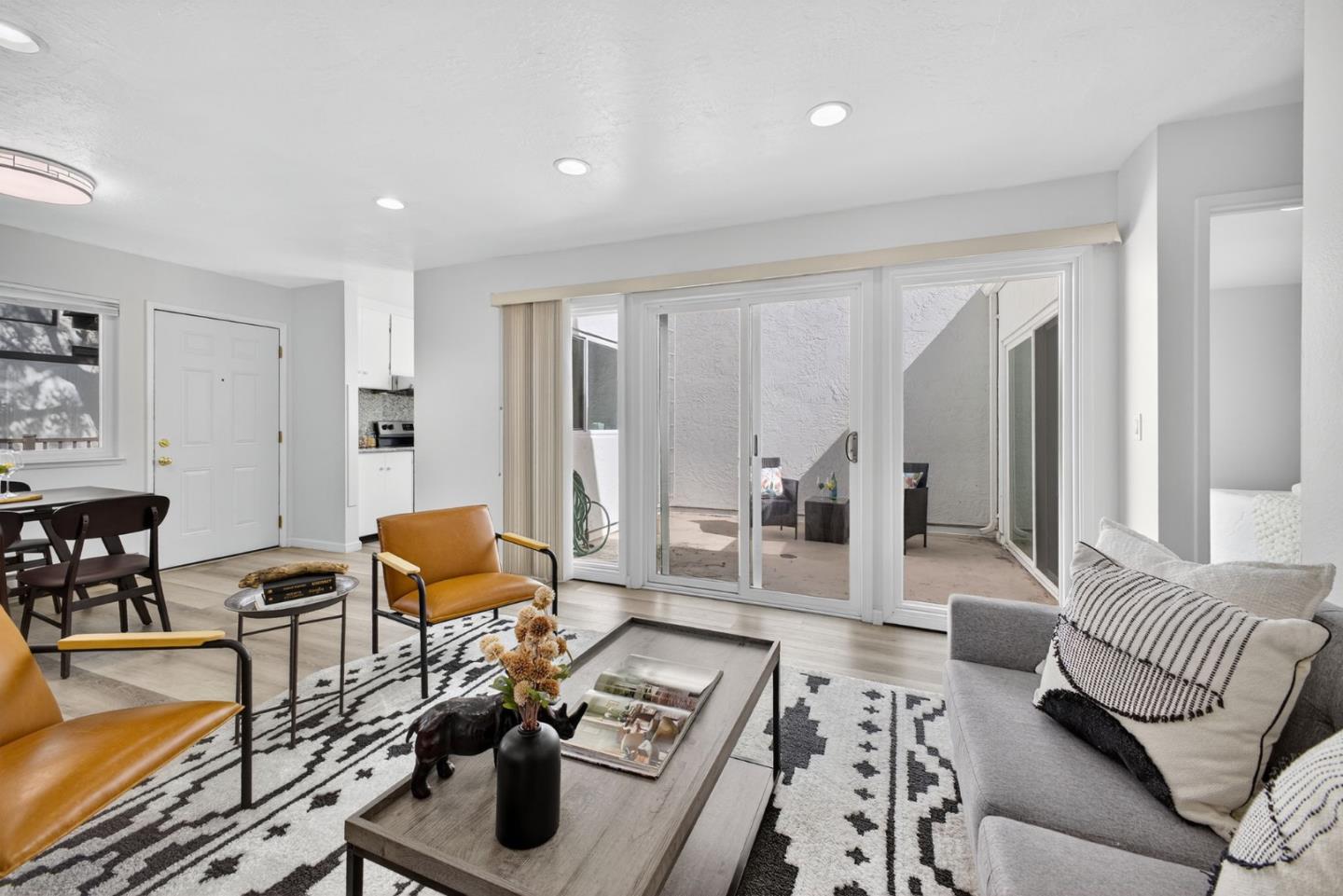 Detail Gallery Image 3 of 22 For 1919 Alameda De Las Pulgas #38,  San Mateo,  CA 94403 - 2 Beds | 2 Baths