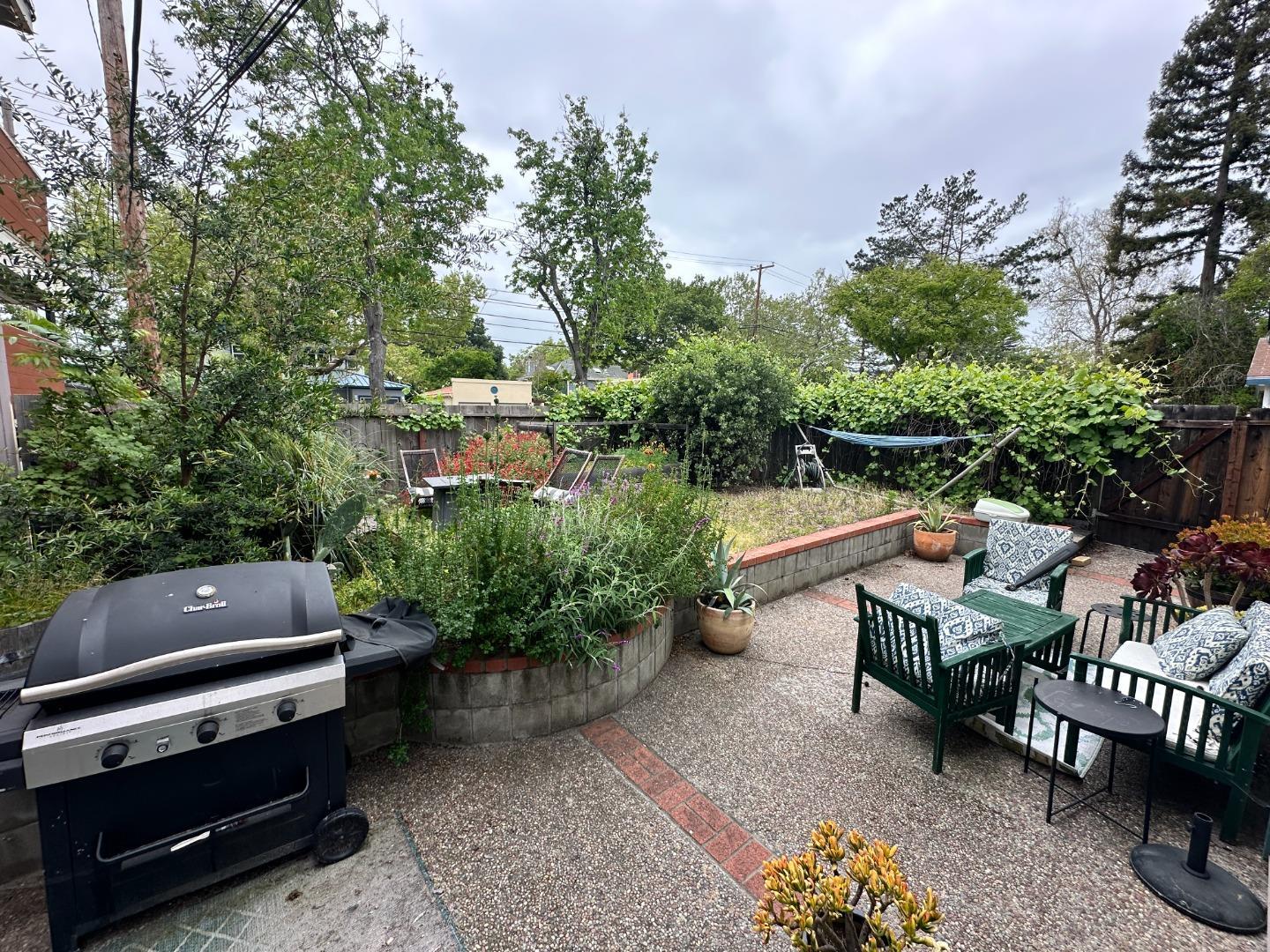 Detail Gallery Image 8 of 9 For 2145 Park Blvd, Palo Alto,  CA 94306 - 3 Beds | 2 Baths
