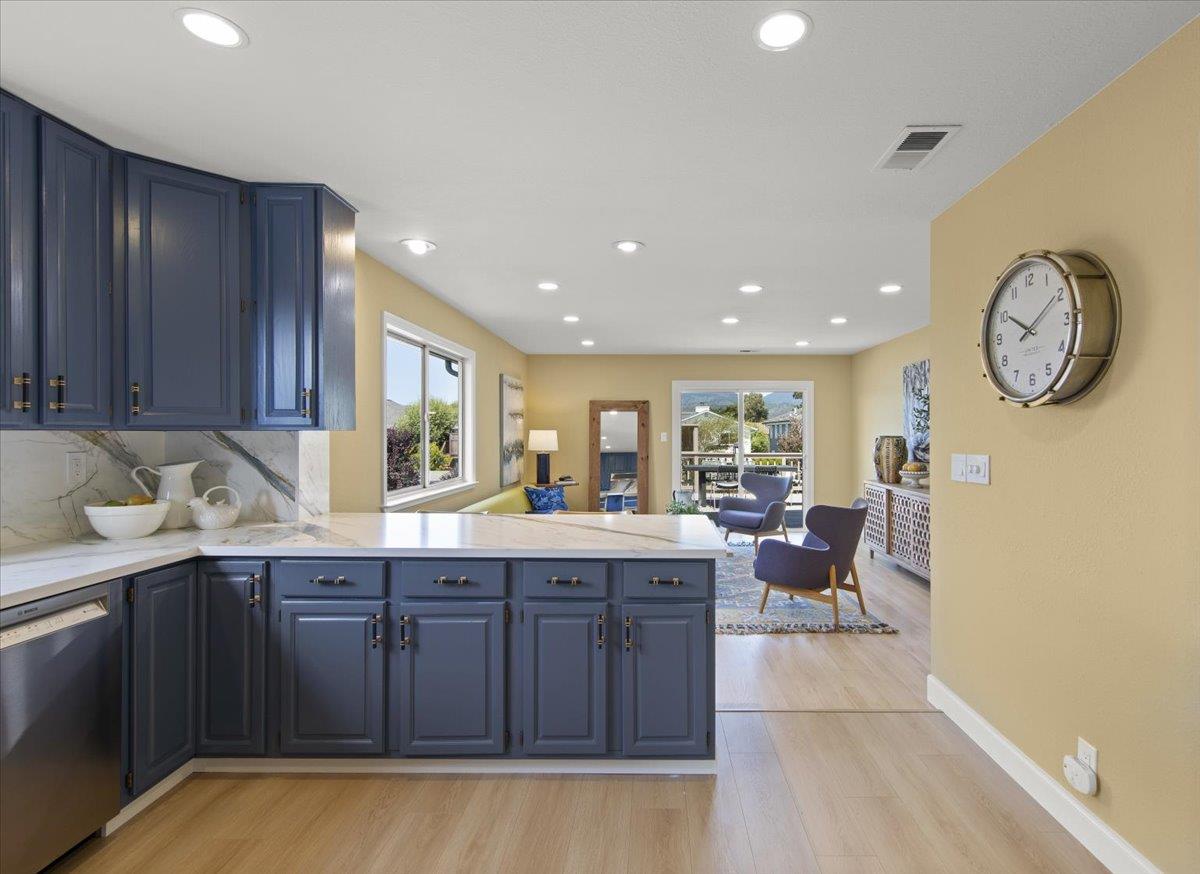 Detail Gallery Image 14 of 54 For 323 Garcia Ave, Half Moon Bay,  CA 94019 - 4 Beds | 2/1 Baths