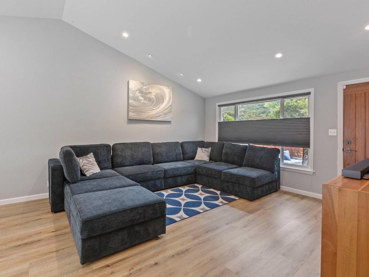 Detail Gallery Image 11 of 38 For 1415 Linda Mar Blvd, Pacifica,  CA 94044 - 3 Beds | 1 Baths