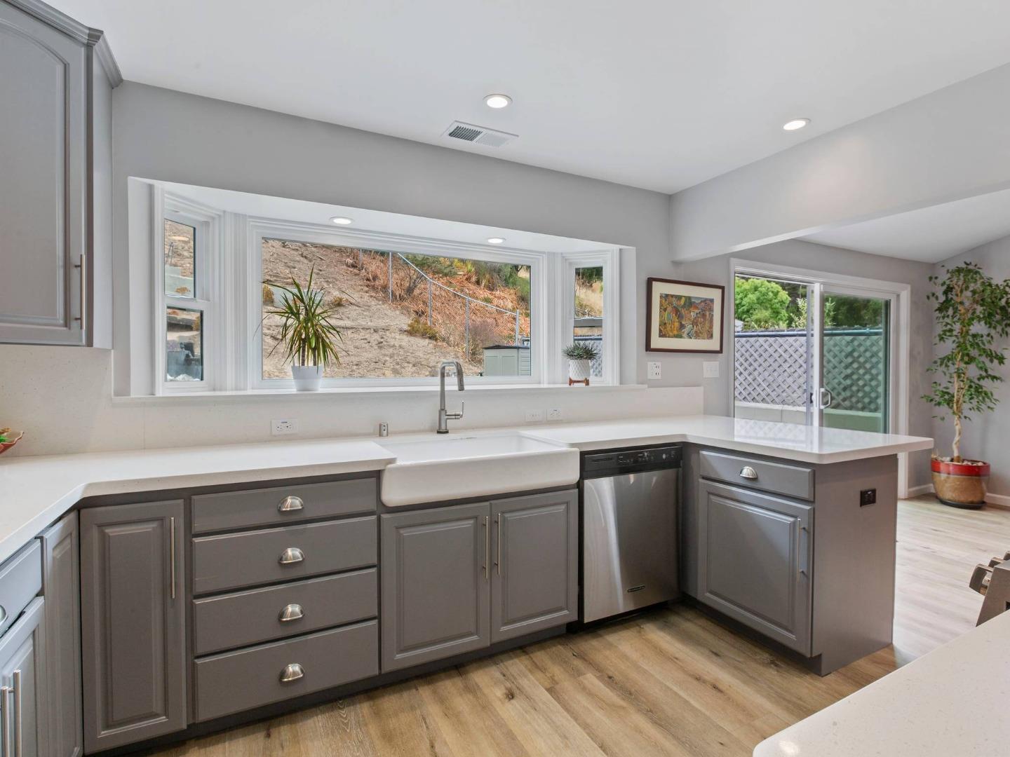 Detail Gallery Image 16 of 38 For 1415 Linda Mar Blvd, Pacifica,  CA 94044 - 3 Beds | 1 Baths