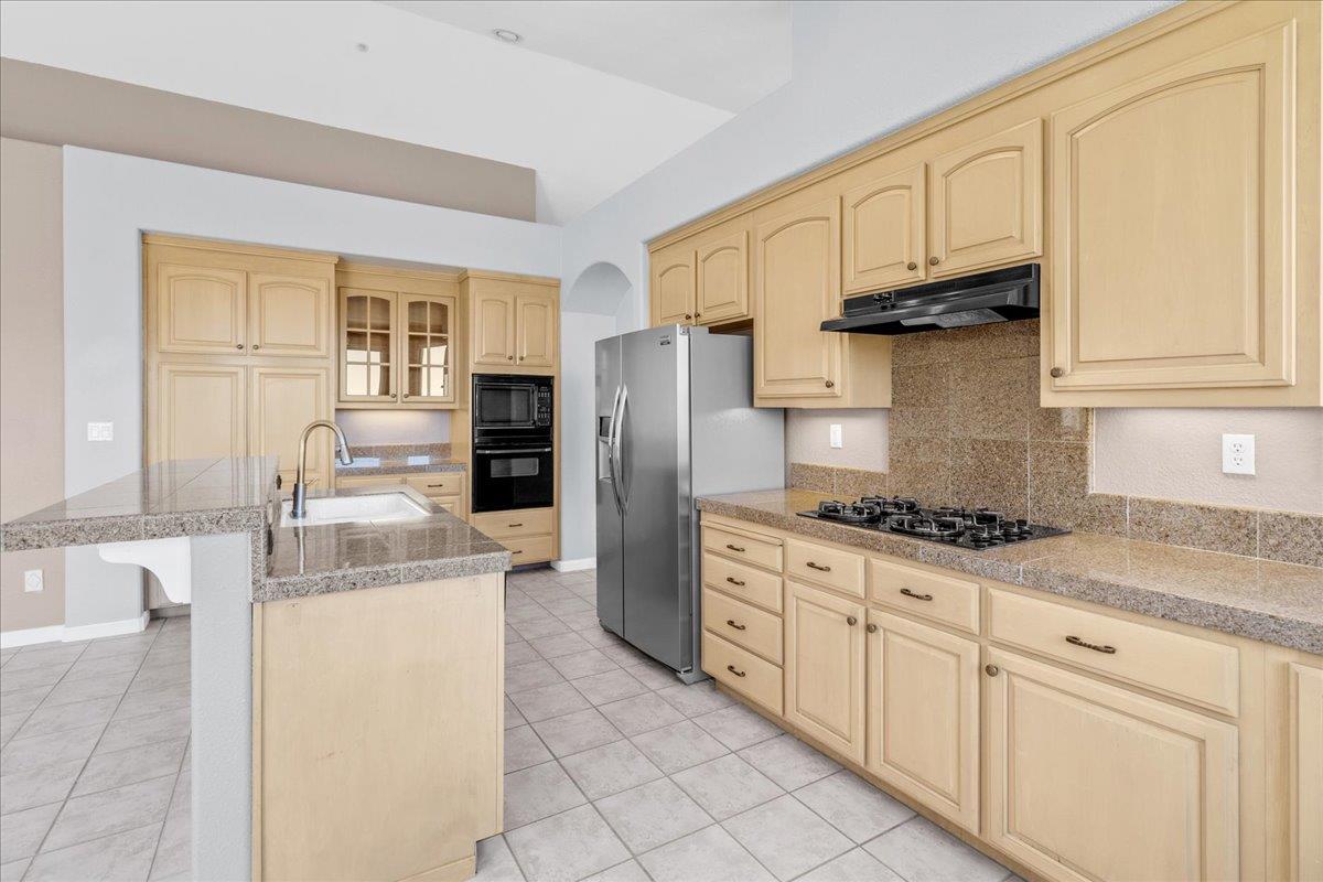 Detail Gallery Image 12 of 35 For 21775 Woodrose Pl, Salinas,  CA 93908 - 3 Beds | 2 Baths