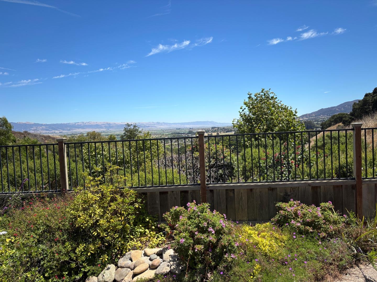 Detail Gallery Image 2 of 35 For 21775 Woodrose Pl, Salinas,  CA 93908 - 3 Beds | 2 Baths
