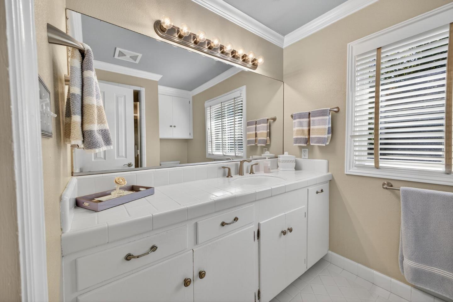 Detail Gallery Image 38 of 60 For 737 Bellerose Dr, San Jose,  CA 95128 - 3 Beds | 3 Baths