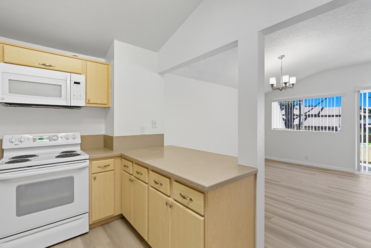 Detail Gallery Image 12 of 45 For 3550 Carter Dr #30,  South San Francisco,  CA 94080 - 3 Beds | 2 Baths