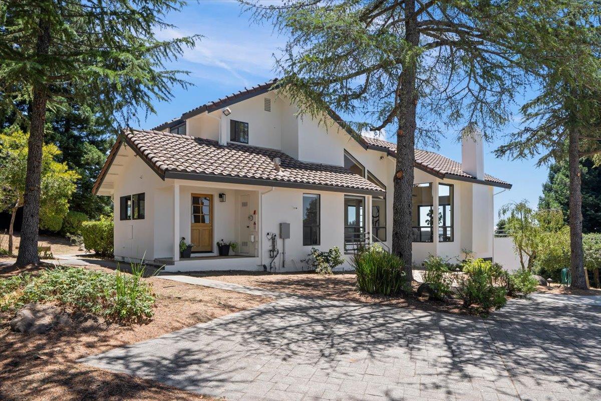 Detail Gallery Image 4 of 49 For 24614 Miller Hill Rd, Los Gatos,  CA 95033 - 3 Beds | 3 Baths