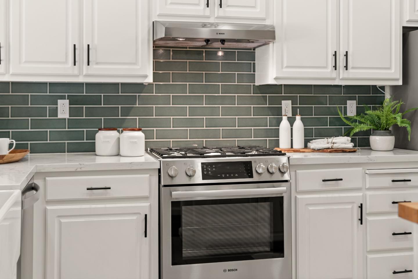 Detail Gallery Image 16 of 76 For 22659 Canyon Terrace Dr, Castro Valley,  CA 94552 - 2 Beds | 2/1 Baths