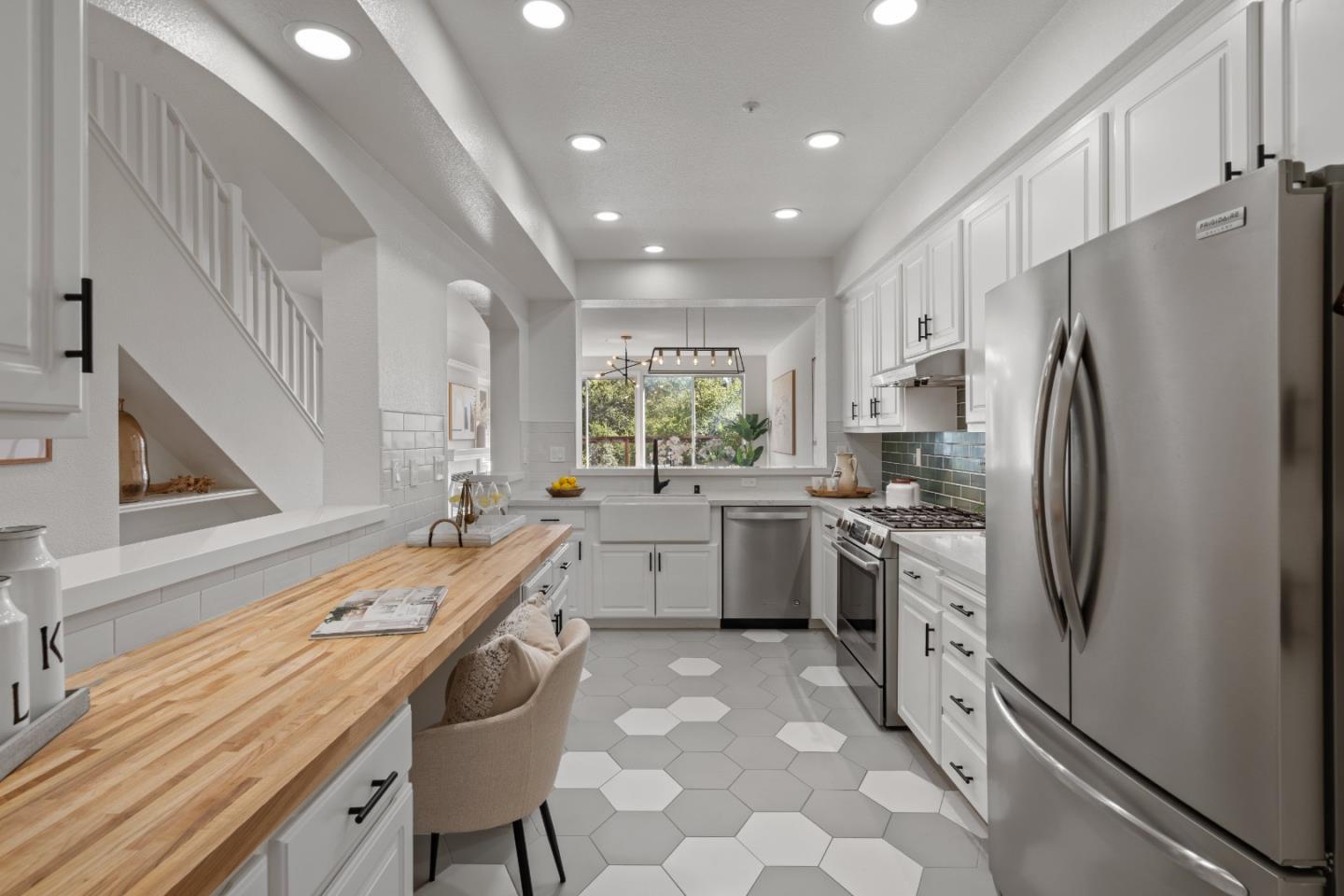 Detail Gallery Image 18 of 76 For 22659 Canyon Terrace Dr, Castro Valley,  CA 94552 - 2 Beds | 2/1 Baths