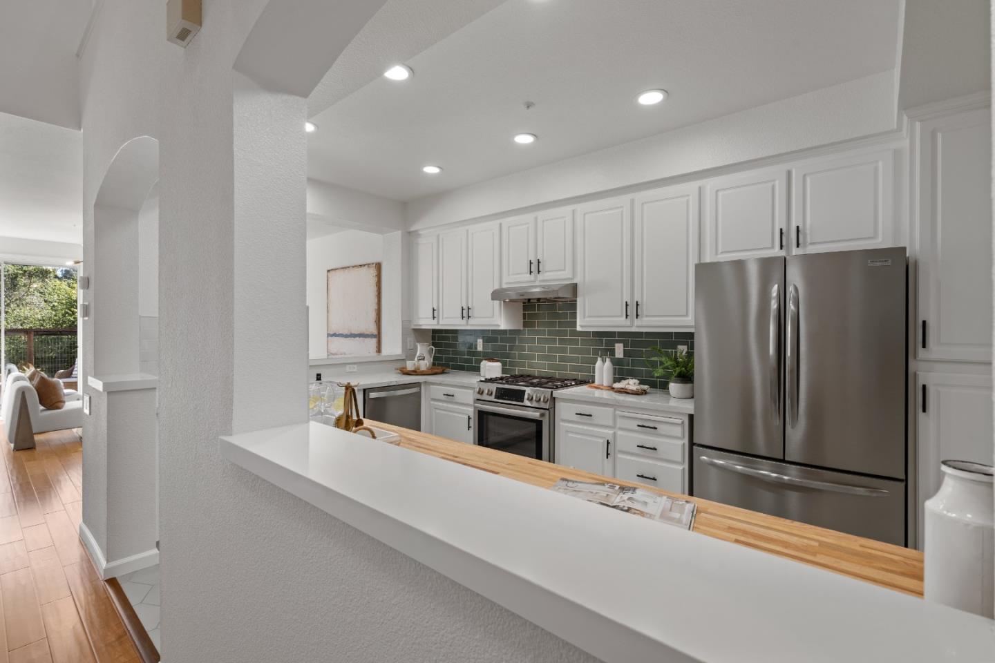 Detail Gallery Image 21 of 76 For 22659 Canyon Terrace Dr, Castro Valley,  CA 94552 - 2 Beds | 2/1 Baths