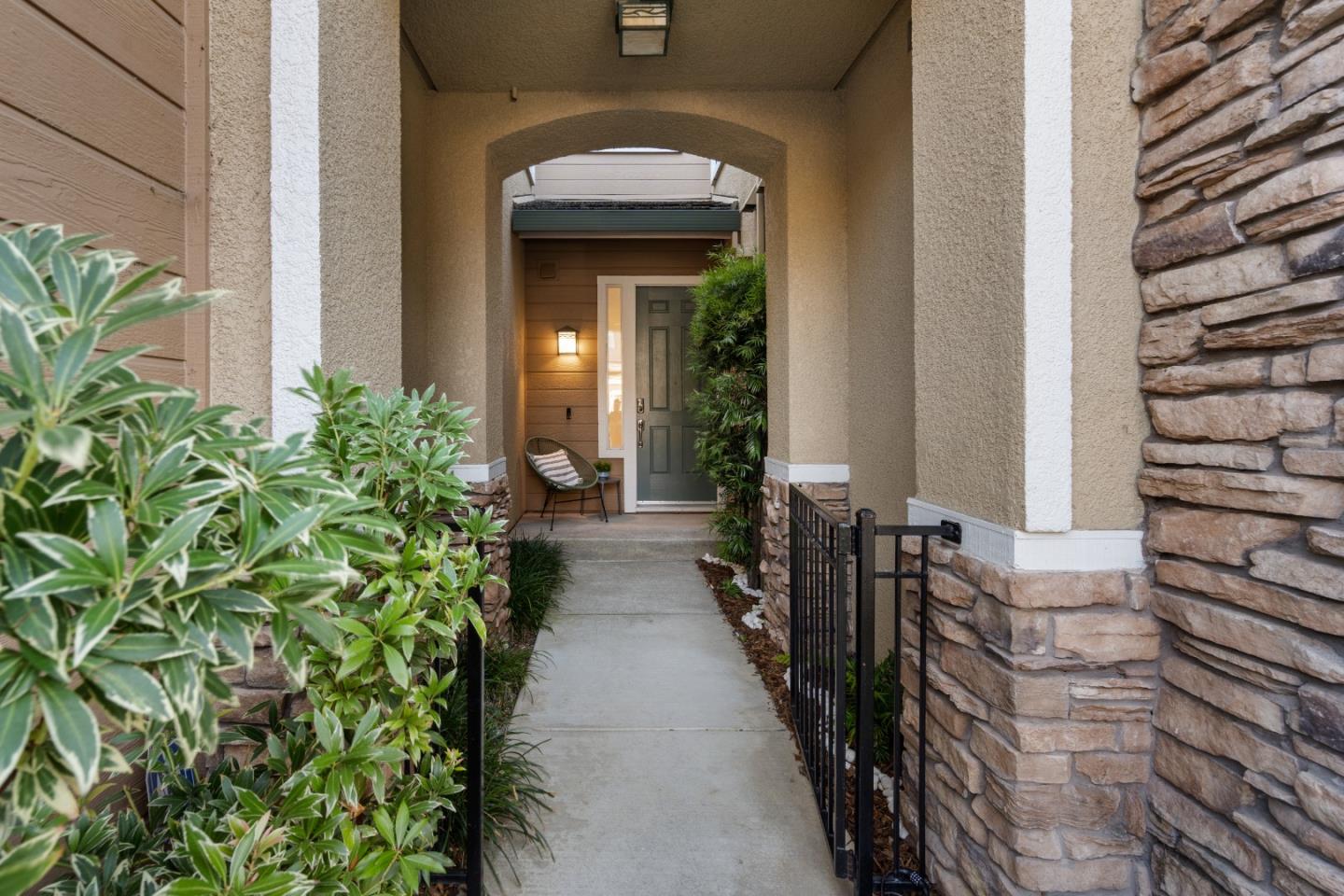 Detail Gallery Image 3 of 76 For 22659 Canyon Terrace Dr, Castro Valley,  CA 94552 - 2 Beds | 2/1 Baths